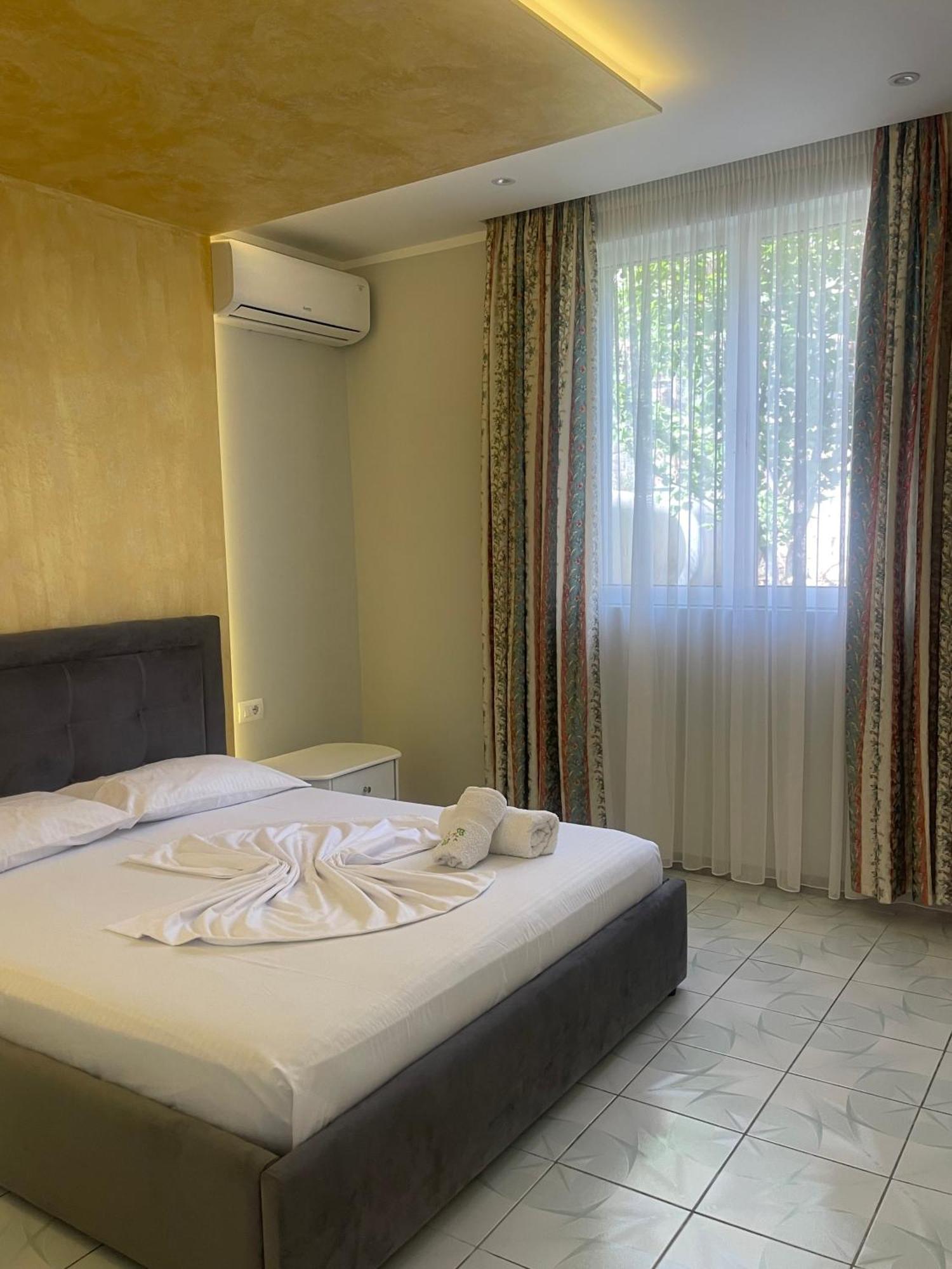Sunflower Apartments Sarandë Buitenkant foto