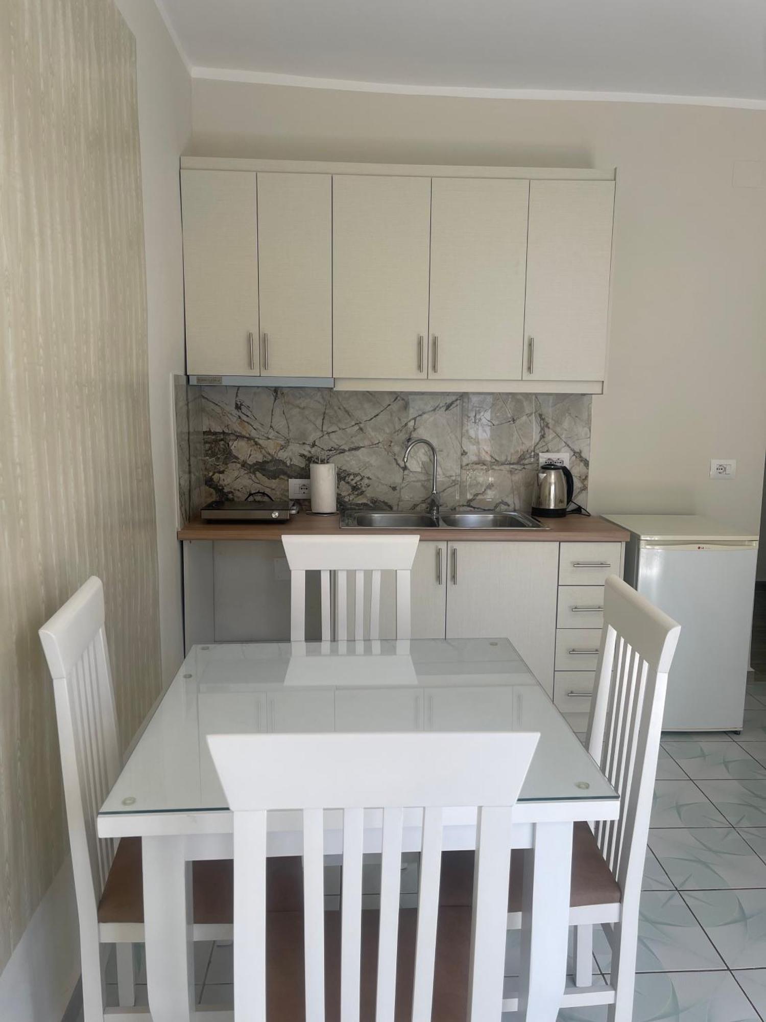 Sunflower Apartments Sarandë Buitenkant foto