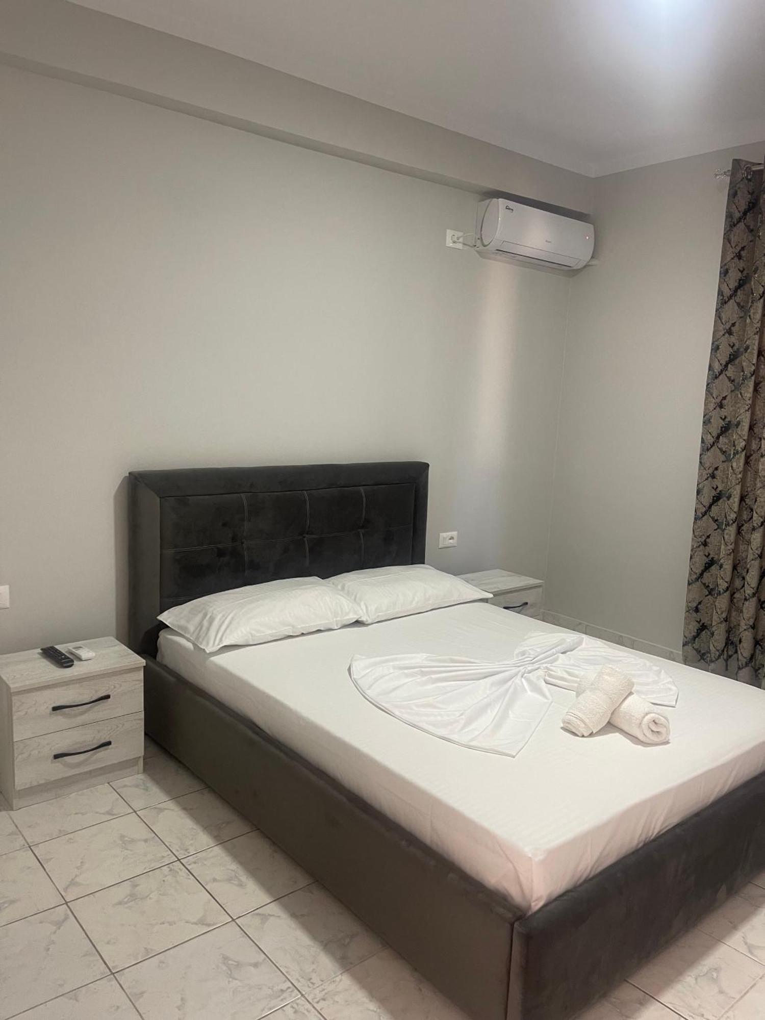 Sunflower Apartments Sarandë Buitenkant foto