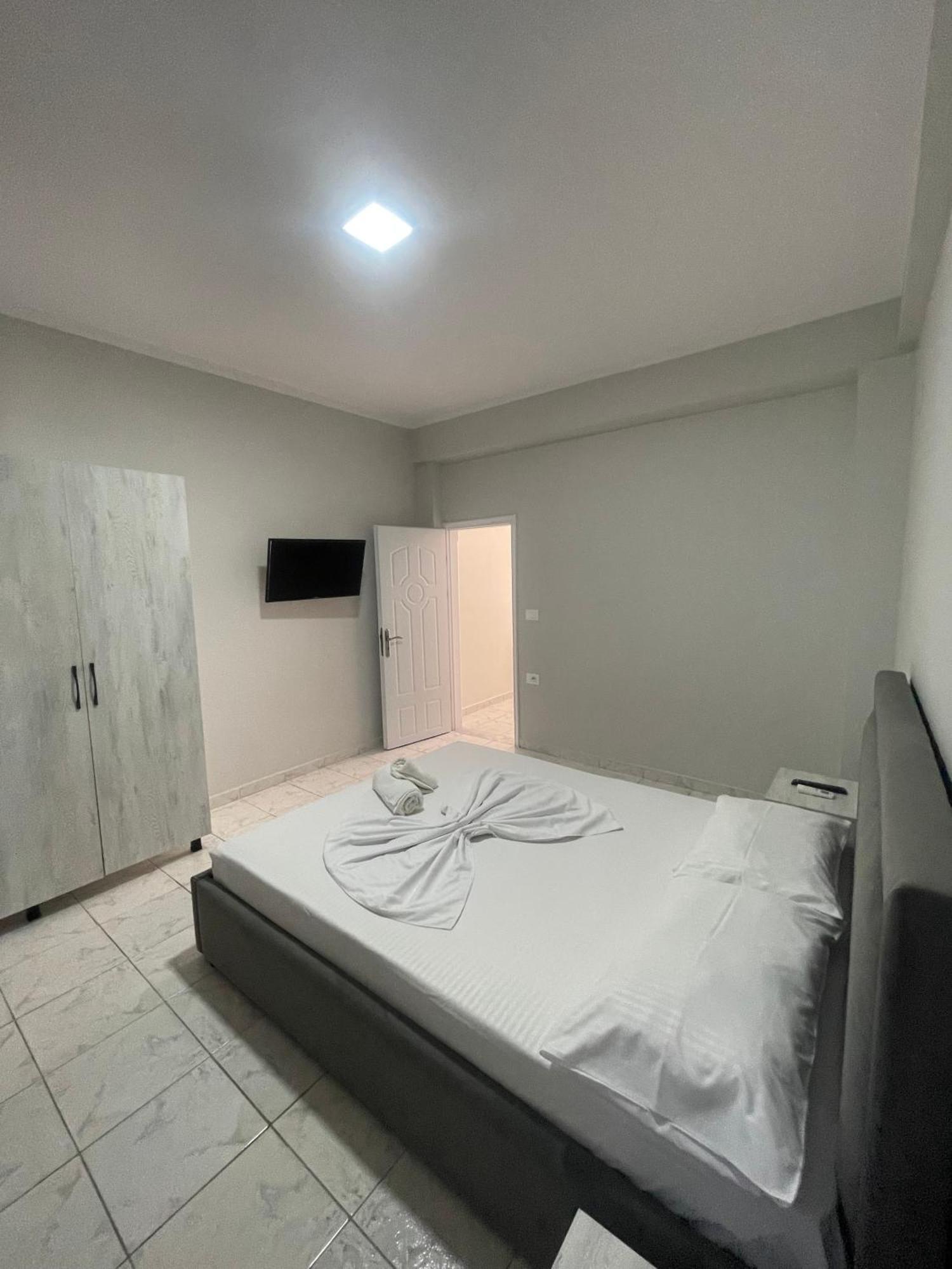 Sunflower Apartments Sarandë Buitenkant foto