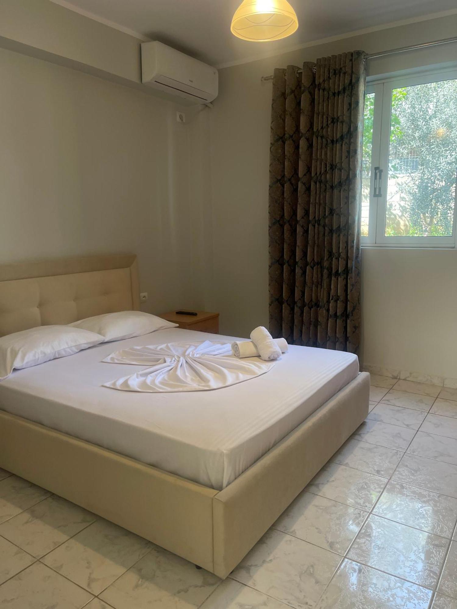 Sunflower Apartments Sarandë Buitenkant foto