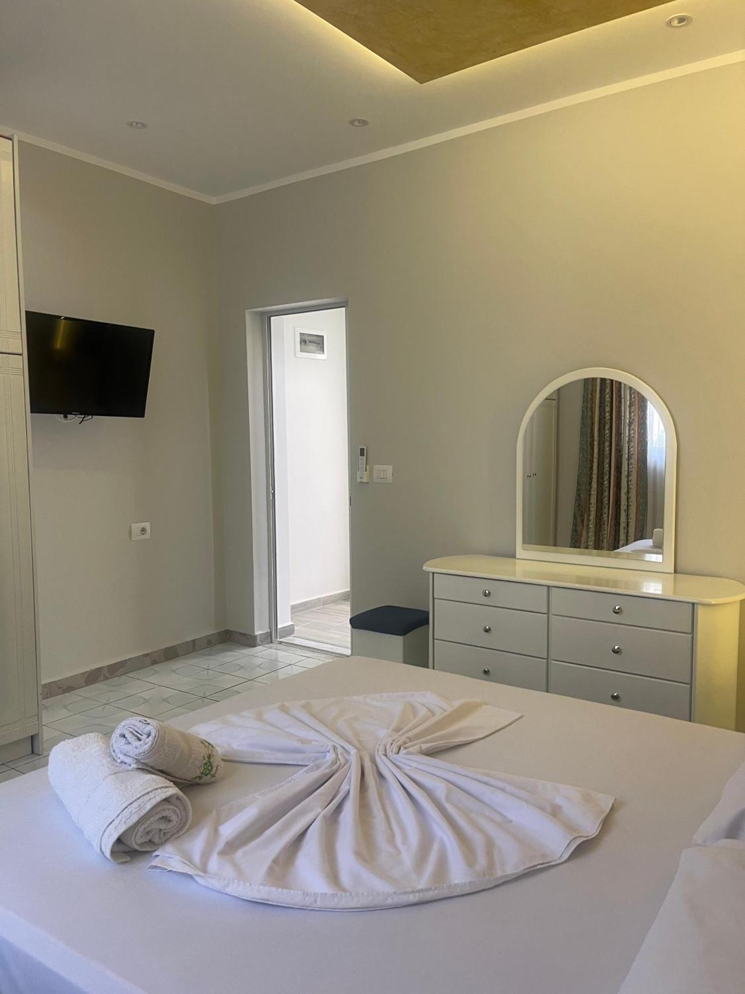Sunflower Apartments Sarandë Buitenkant foto