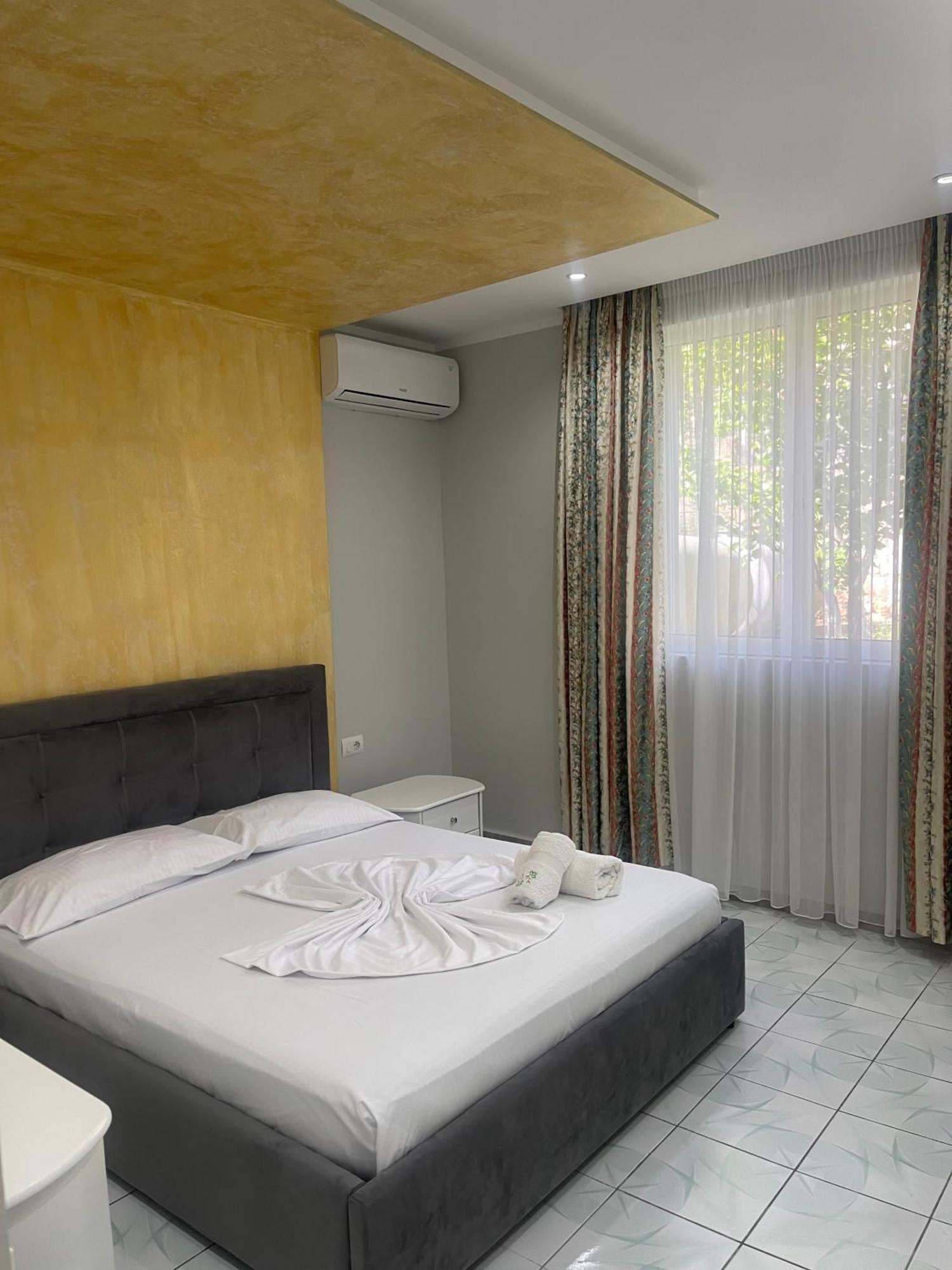 Sunflower Apartments Sarandë Buitenkant foto